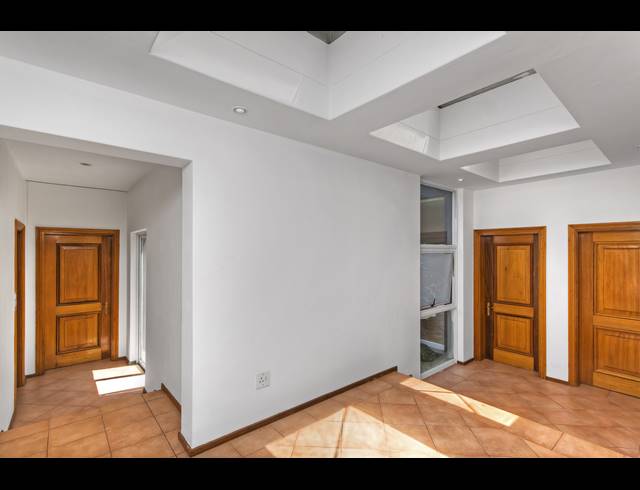 5 BEDROOM FREEHOLD FOR SALE IN MORNINGSIDE